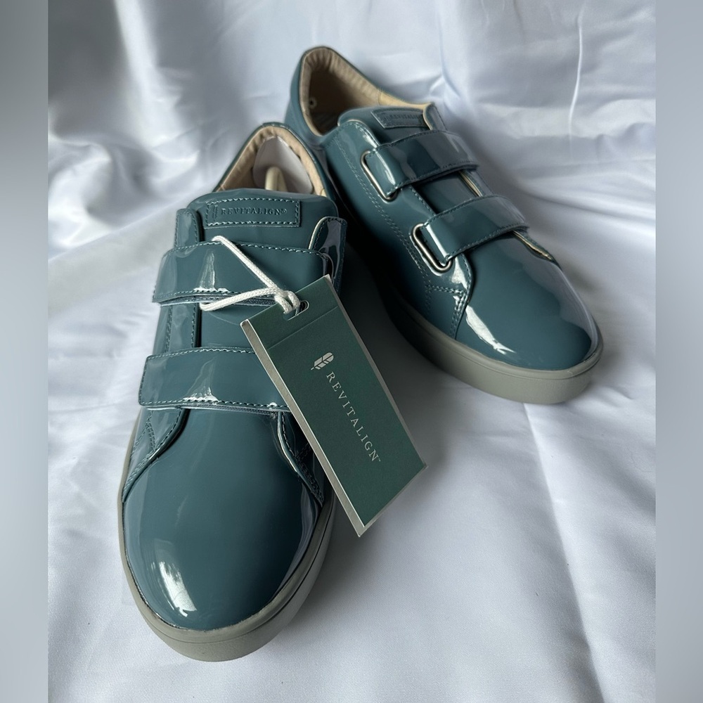 Revitalign Malibu Bella Patent Smoke Blue Sneakers Women’s 11B Used